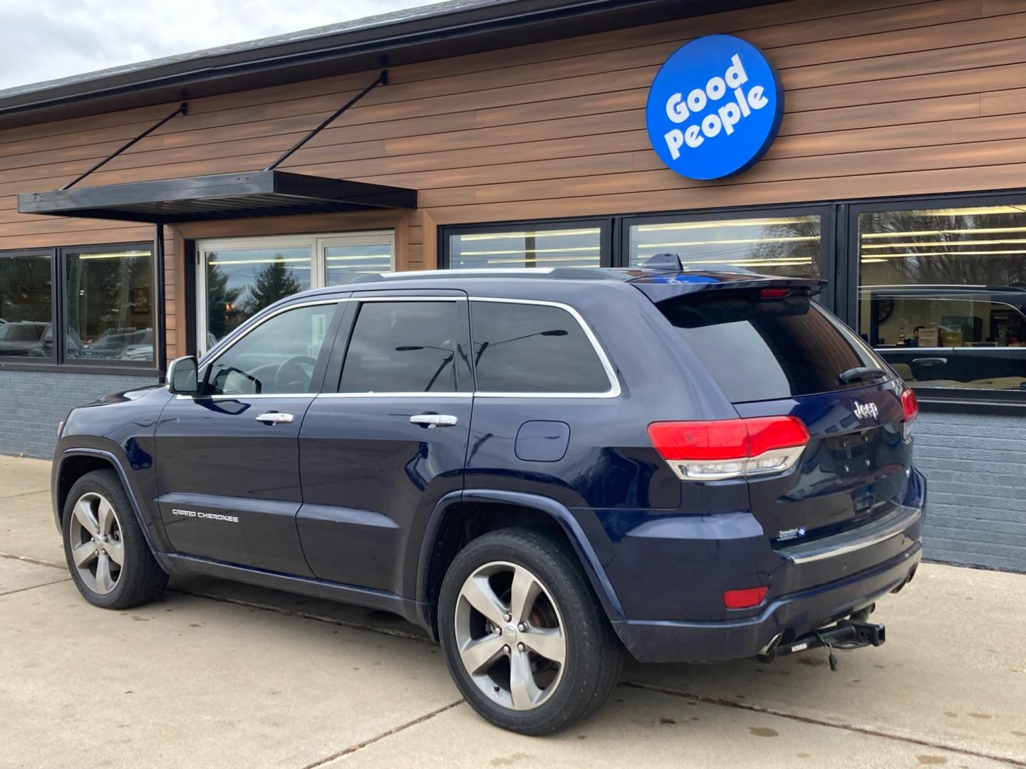 2014 Maximun Steel Blue Met Jeep Grand Cherokee Overland 2WD (1C4RJECG9EC) with an 3.6L V6 DOHC 24V engine, 5-Speed Automatic transmission, located at 1800 South Ihm Blvd, Freeport, IL, 61032, (815) 232-5543, 42.278645, -89.607994 - Photo#2